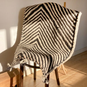 1モダンモノトーン絨毯インテリアイメージ